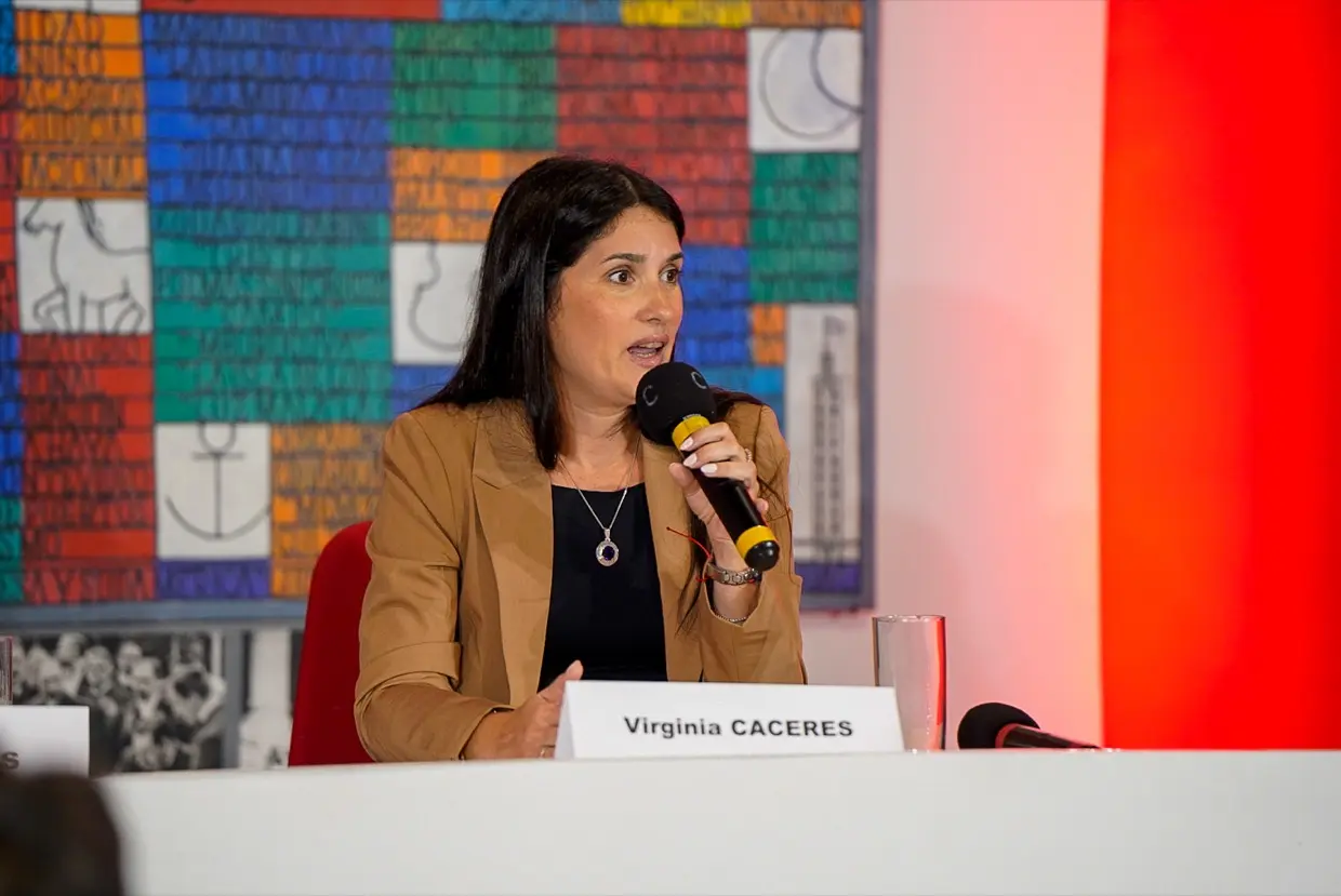 Vicky Cáceres presentando su plan de gobierno